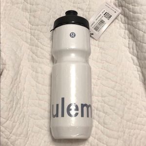 Lululemon water bottle